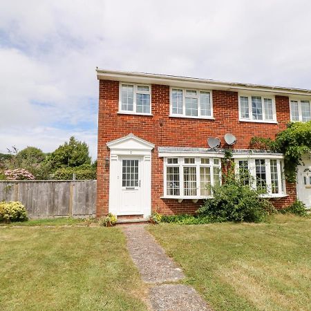1 Westwood Close Каус Екстер'єр фото