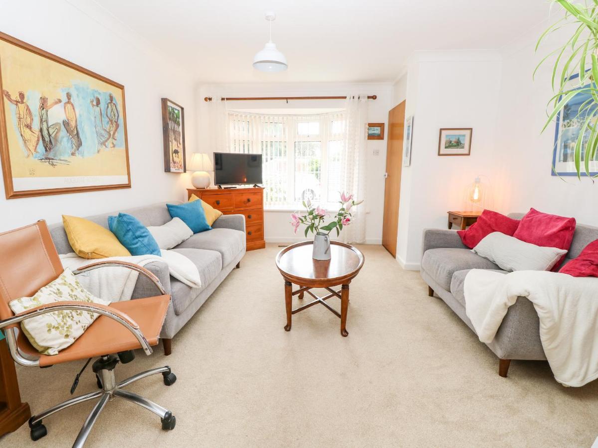 1 Westwood Close Каус Екстер'єр фото